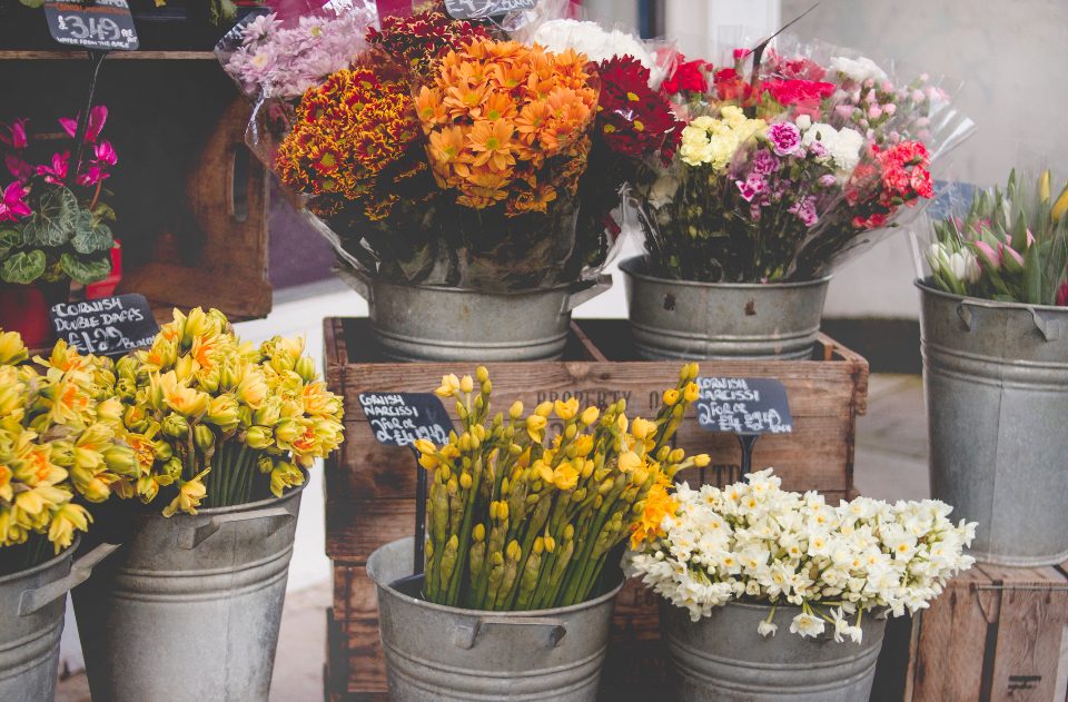 Blumenladen mit Sträußen